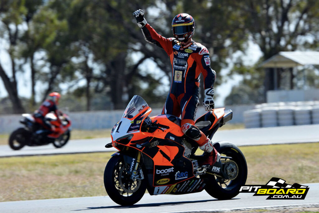 Motul has placed motorsport as its prime creative and ingenious laboratory since it first began appearing in motorsport disciplines in the 1950s. They are continuing their support for racing by renewing their contract with ASBK.