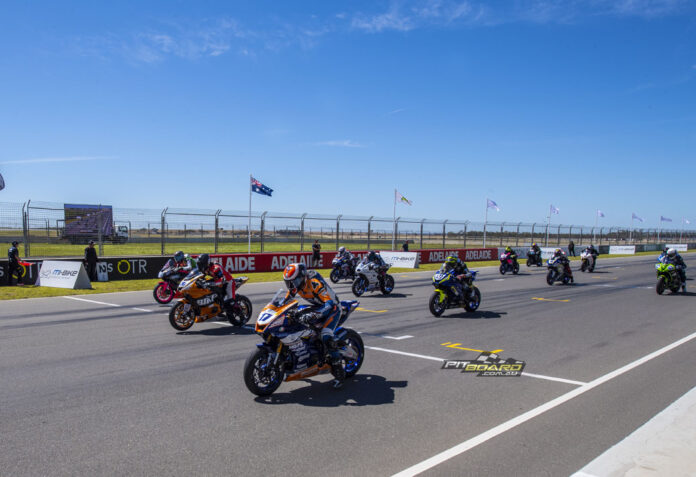 Supersport Race 1 Start