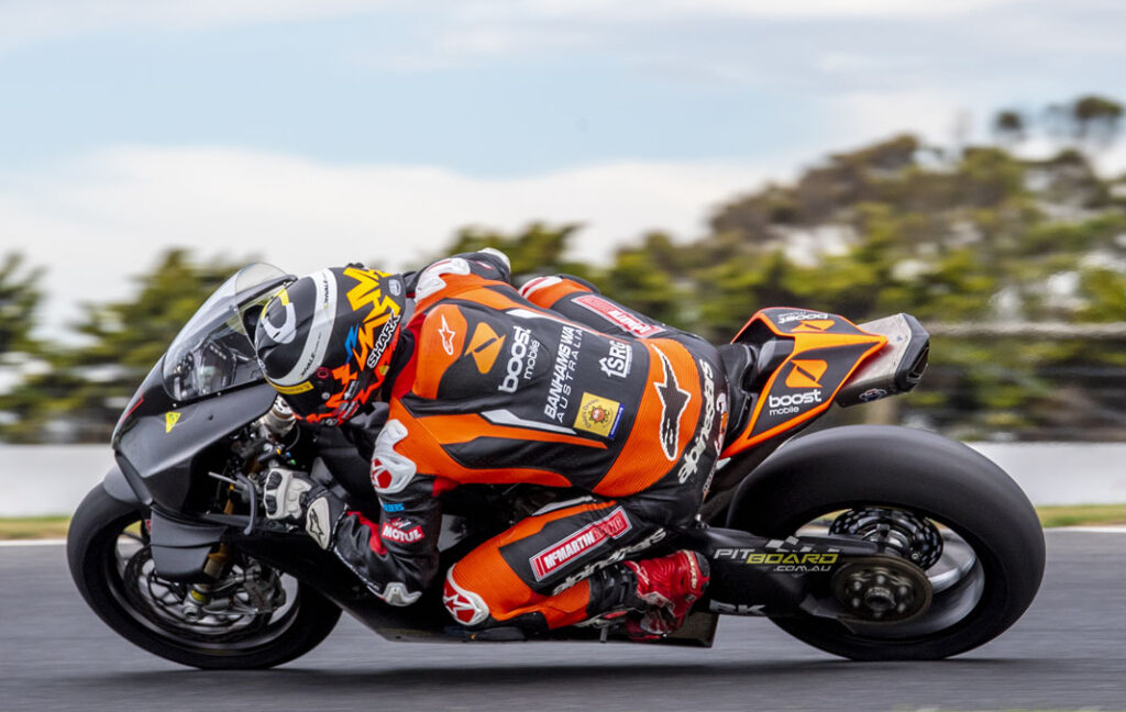 Most of the major players were in attendance, with all eyes were on 2020-21 Superbike Champion, Wayne Maxwell, who came out of attempted retirement to attempt to net another title in 2022. 