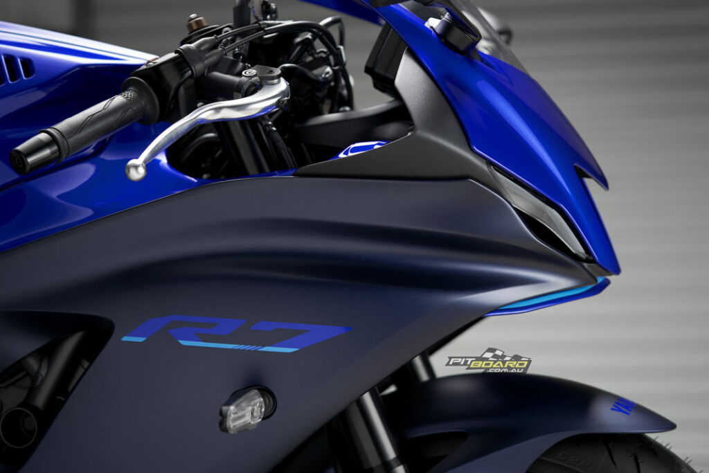 The new Yamaha YZF-R7 features a Brembo radial-pull master-cylinder and 298mm front rotors.