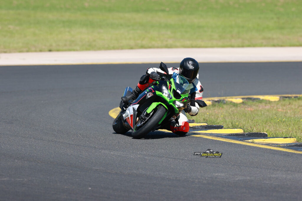 Jeff had loads of fun on the ZX-6R 636 KRT edition at a recent Sydney Motorsports Park Ride Day, comfortably lapping in the 1:43s on the Bridgestone S22 rubber and stock settings. A great little bike and comfy to ride home!