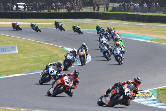 Wayne Maxwell (Ducati V4R) was the only rider in the 1:31’s and was looking untouchable until a stumble on lap 5 saw last year’s ASBK champion crash out at turn eight