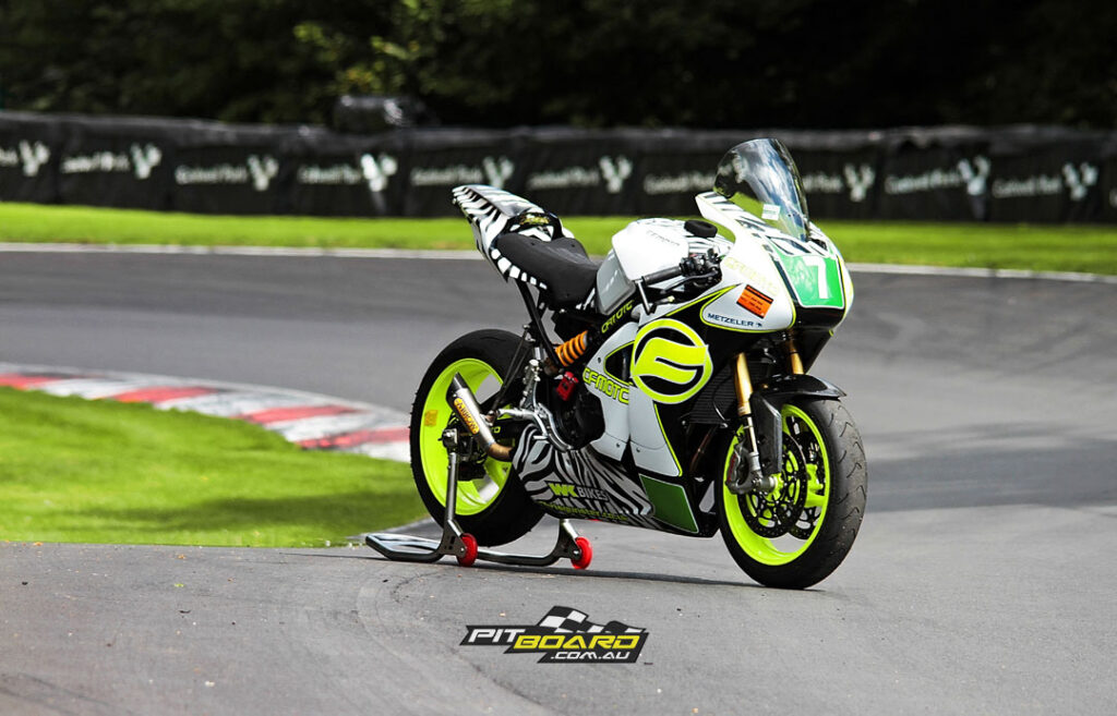 WK Bikes kicked off the CFMoto TT race project in 2013, when Aussie rider David Johnson rode a race-prepared but essentially stock 650NK sponsored by China’s Tsingtao beer