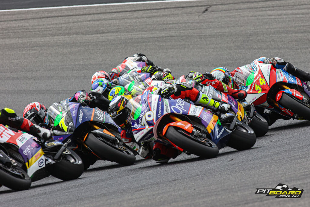 It was another tight race in MotoE. It's great to see the field battling elbow to elbow.