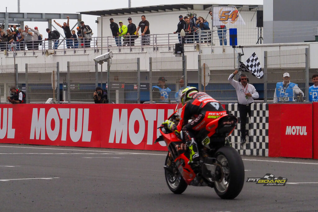 The MOTUL FIM Superbike World Championship descended on the Circuito Estoril and it was a thriller in Portugal as Alvaro Bautista claimed a stunning victory...