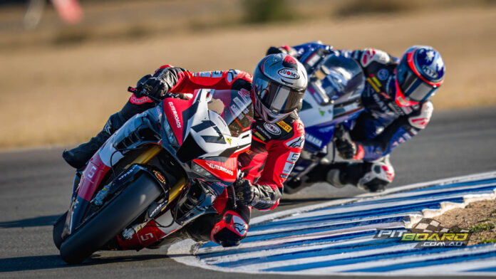 By the time the Alpinestars Superbike field lined up for race two, the track temp was over 38 degrees and the wind had dropped to ensure the race would be run at a red-hot pace.