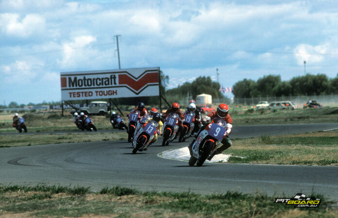 Magee leading the RD250LC race series. This was the start of his very promising career, especially after meeting Bob Brown.